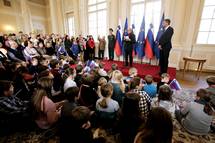 8. 2. 2019, Ljubljana – Predsednik Pahor vroil dravno odlikovanje zlati red za zasluge Florjanu Lipuu (Daniel Novakovi/STA)